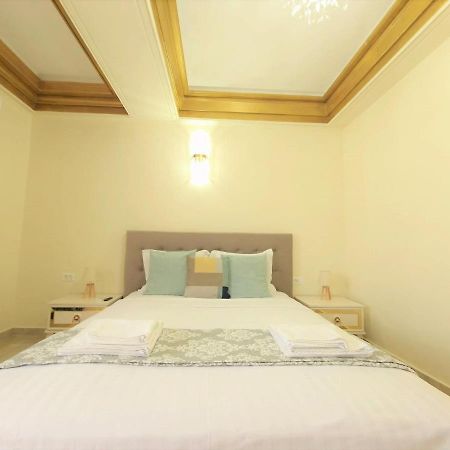 Laroka House Luxury Apartment City Center Universitate Bukarest Eksteriør billede