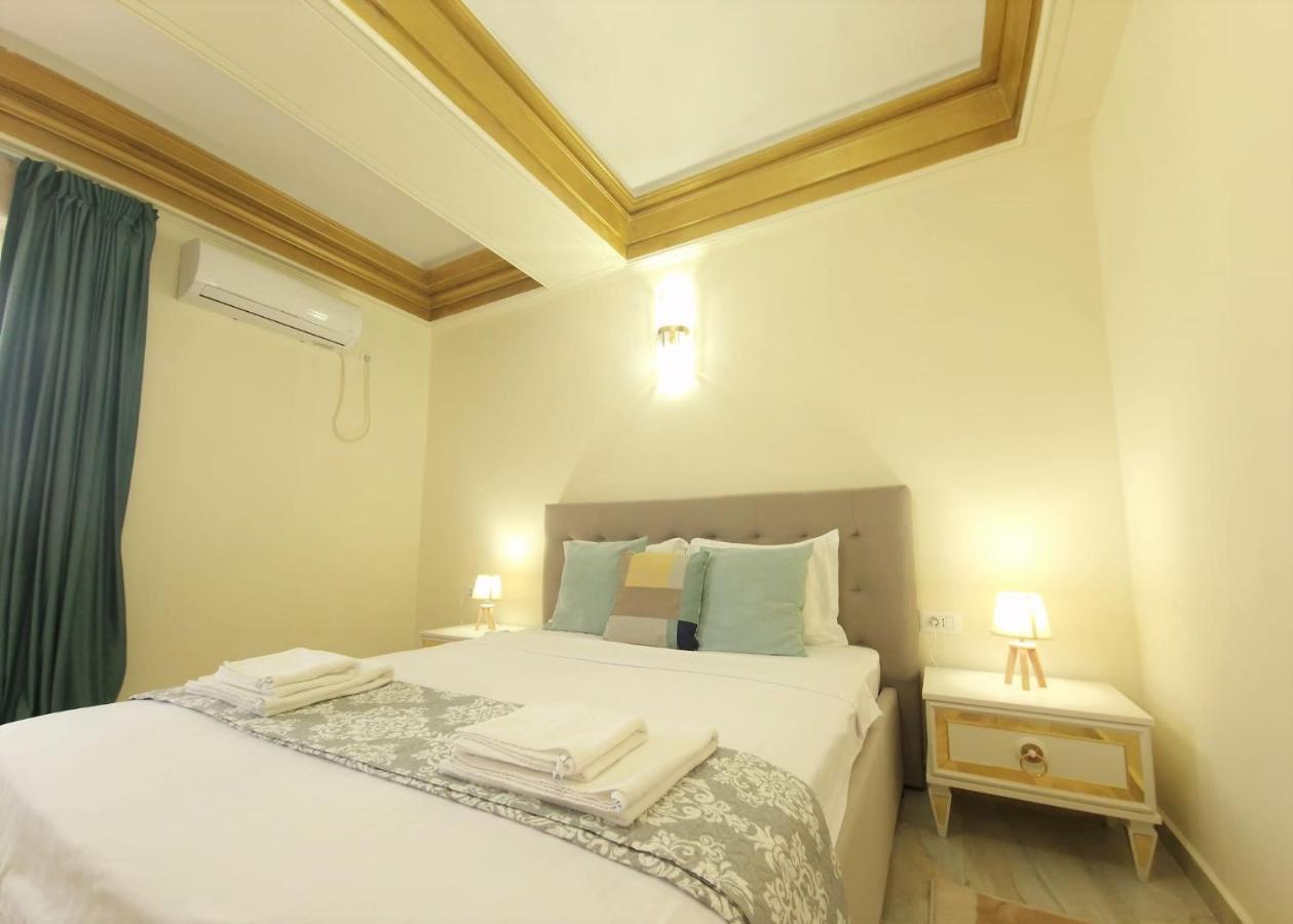 Laroka House Luxury Apartment City Center Universitate Bukarest Eksteriør billede