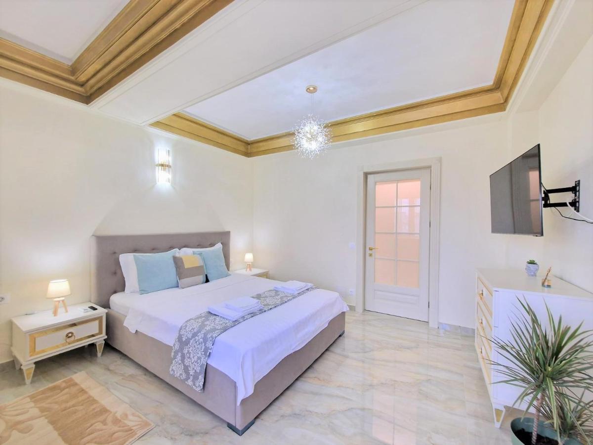 Laroka House Luxury Apartment City Center Universitate Bukarest Eksteriør billede