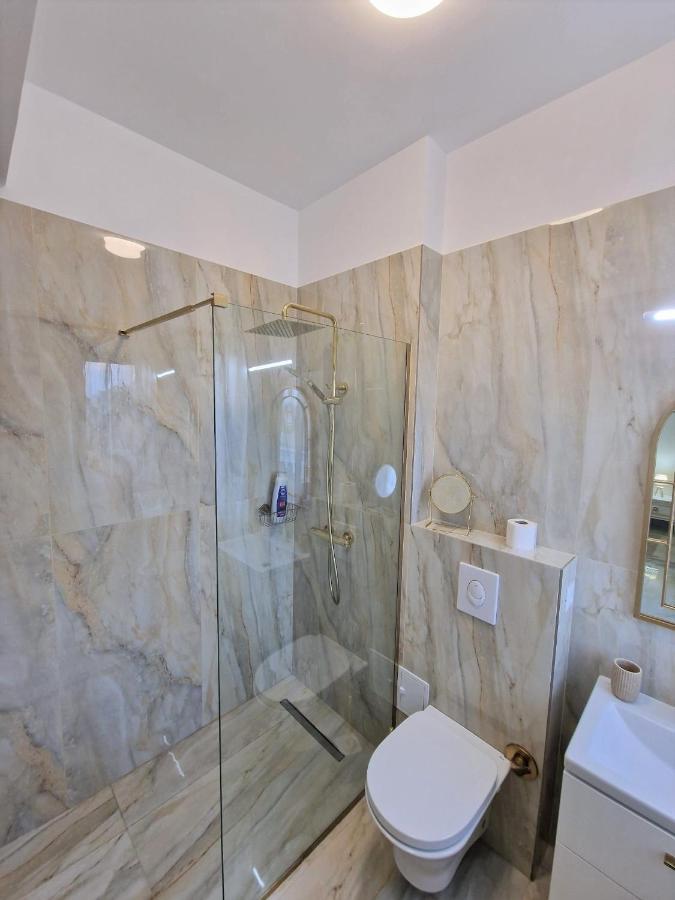 Laroka House Luxury Apartment City Center Universitate Bukarest Eksteriør billede