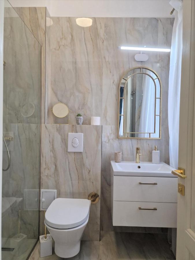 Laroka House Luxury Apartment City Center Universitate Bukarest Eksteriør billede