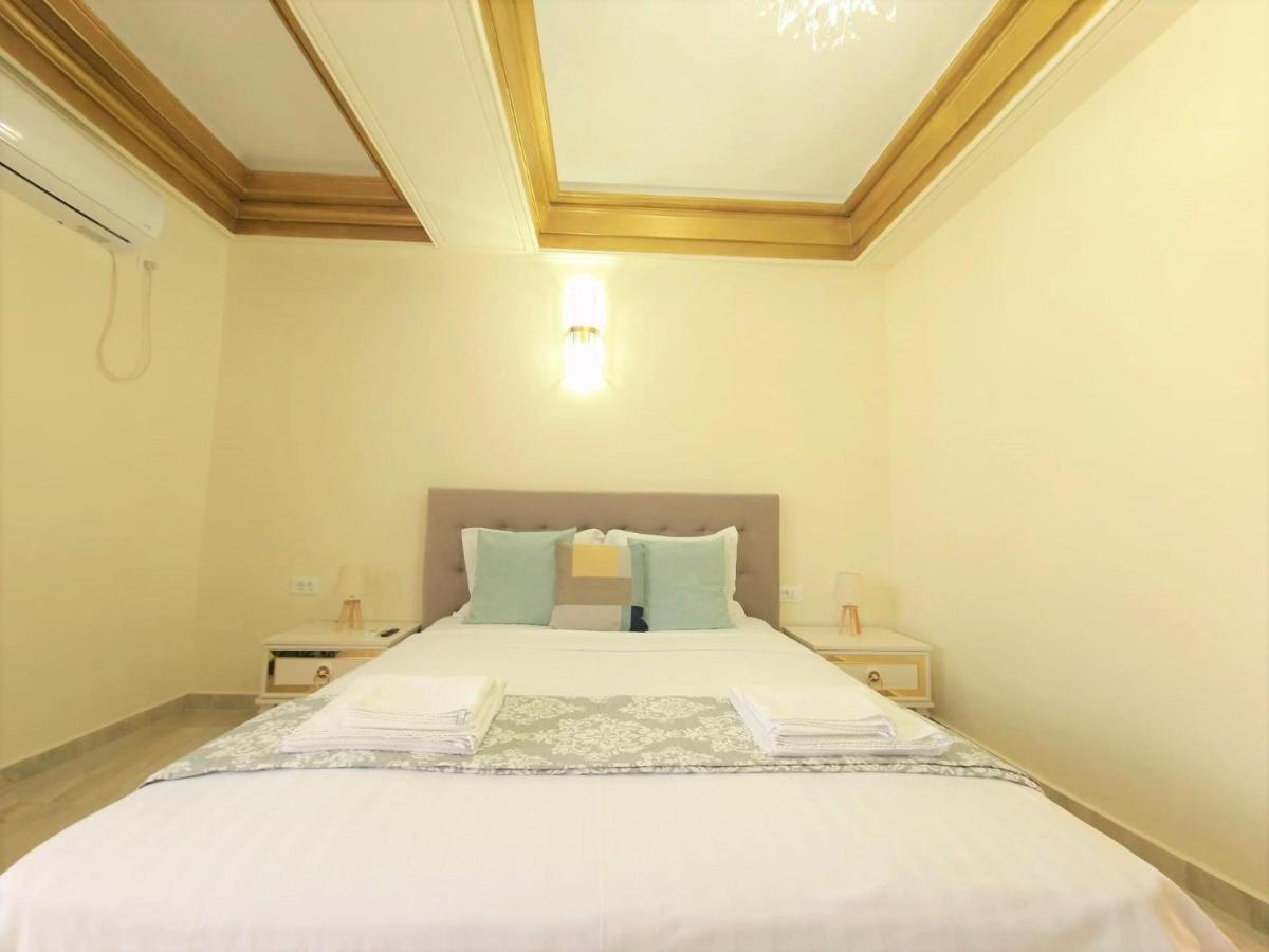 Laroka House Luxury Apartment City Center Universitate Bukarest Eksteriør billede
