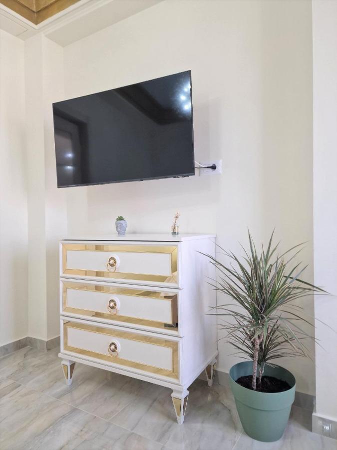 Laroka House Luxury Apartment City Center Universitate Bukarest Eksteriør billede