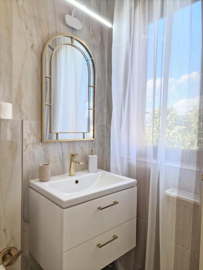Laroka House Luxury Apartment City Center Universitate Bukarest Eksteriør billede